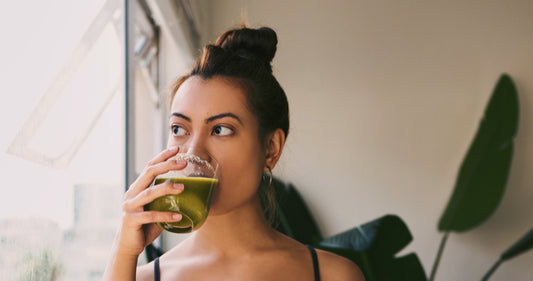 woman doing a detox